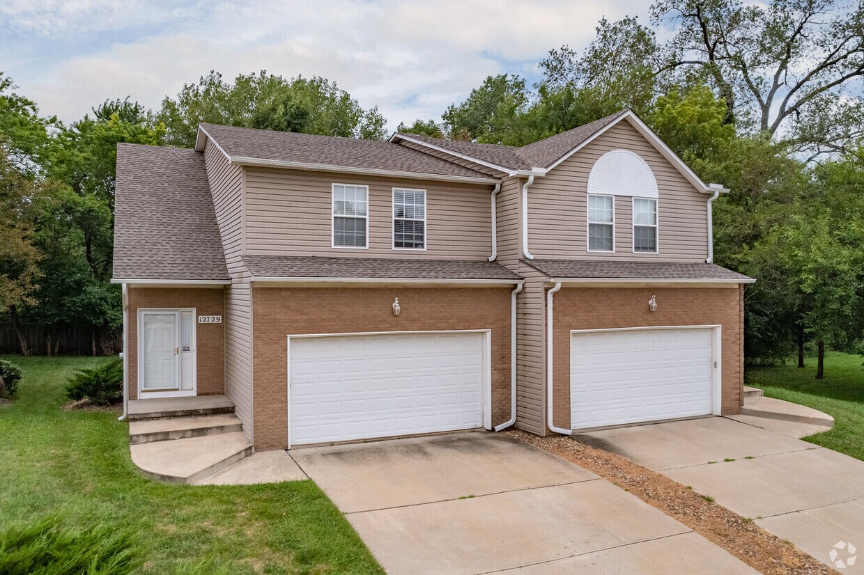 1271712729 W 89th St, Lenexa, KS 66215 Townhomes for Rent Lenexa, KS