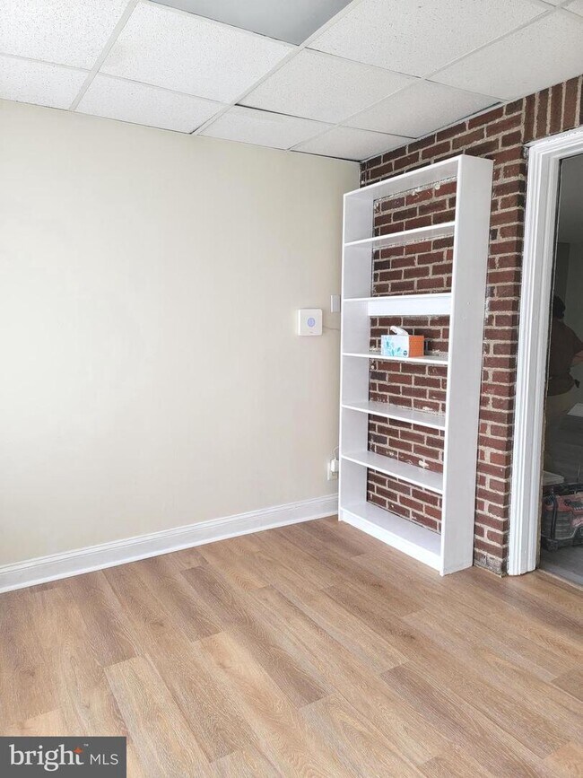 Building Photo - 7009 Elmwood Ave