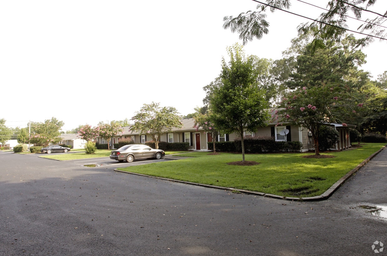Building Photo - Wedgewood Apartments