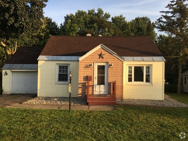 Front - 16 Beechwood Rd