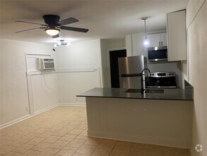 Building Photo - 7610 Red Robin Ln