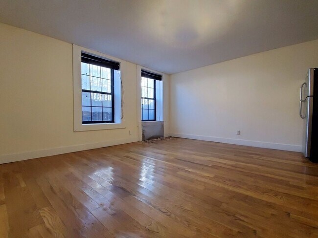 Building Photo - 360 Franklin Ave