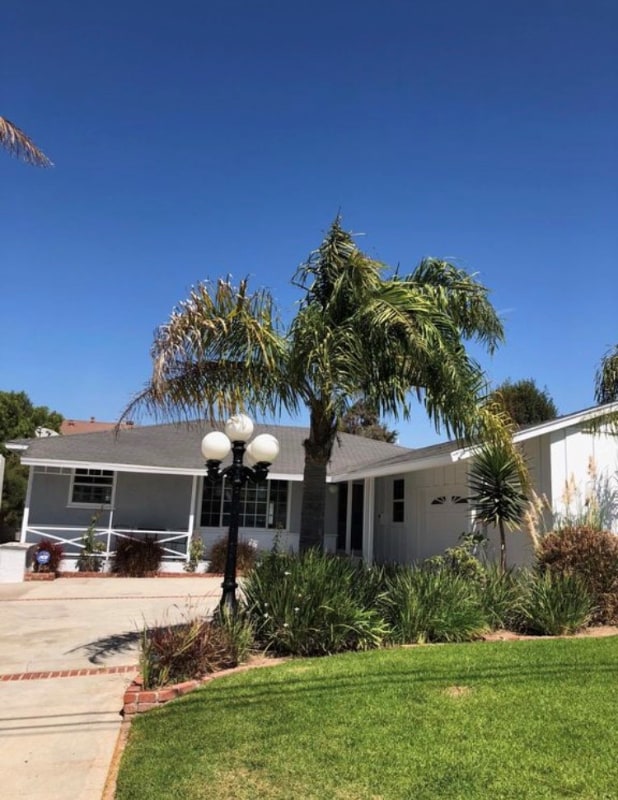 Building Photo - 413 W Acacia Ave