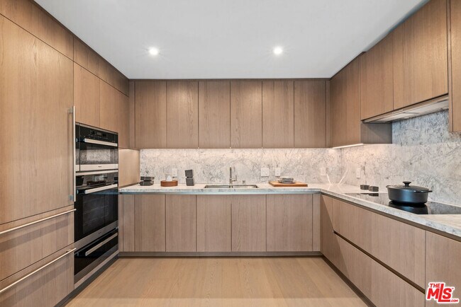 Building Photo - 2025 Ave of the Stars