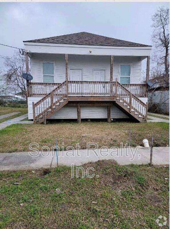 Building Photo - 2325 Abundance St
