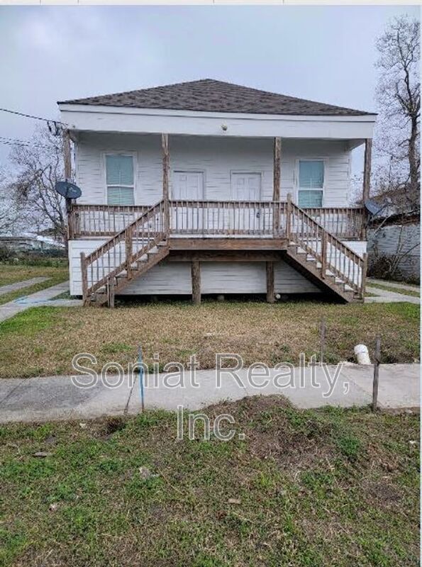 Foto principal - 2325 Abundance St