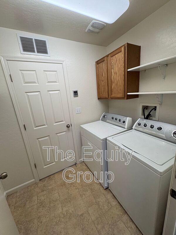 Building Photo - 4704 W Rialto Ave