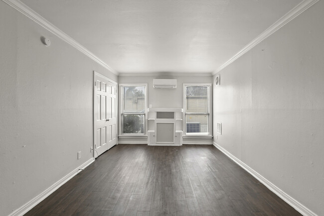 Foto del edificio - 4534 University Blvd