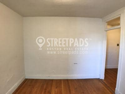 Photo - bedroom in Boston MA 02215 Apartment