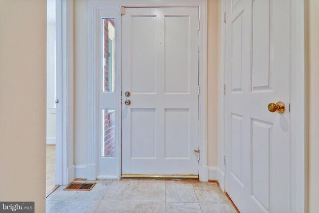 Foto del edificio - 3926 Georgetown Ct NW