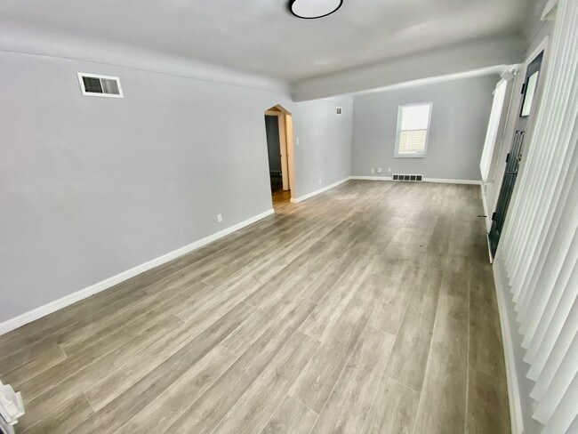 Building Photo - 2429 Mary Ave