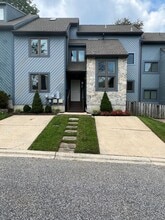 Building Photo - 121 Foxfire Dr
