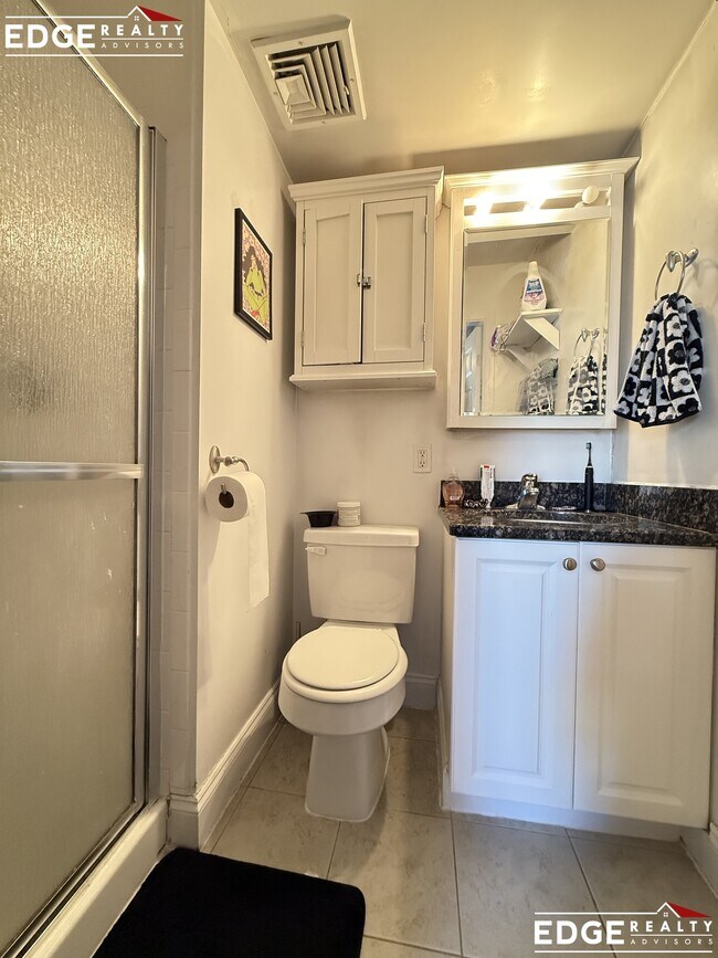 Building Photo - 140 Newton St