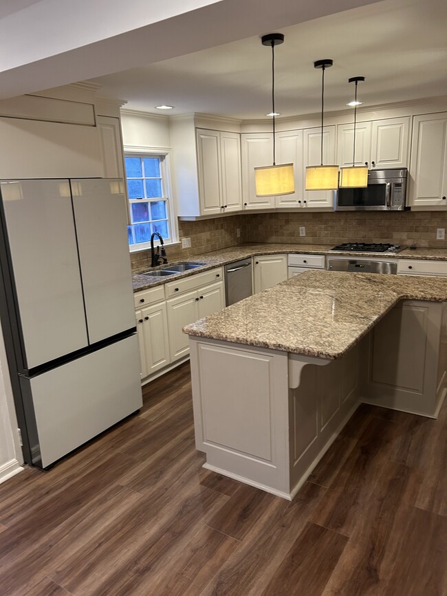 Building Photo - 6035 Riverside Dr