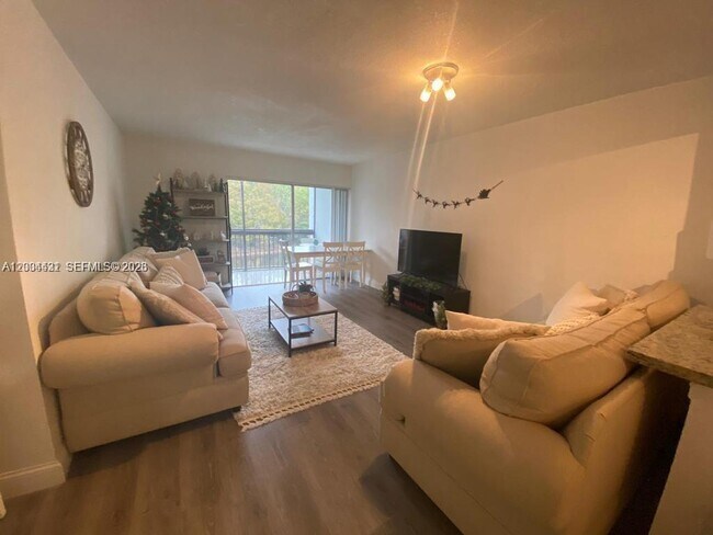 Foto del edificio - 721 N Pine Island Rd