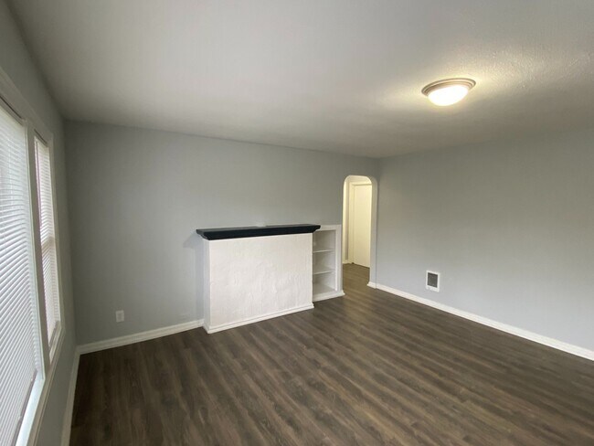 Building Photo - 2BR/1BA Apartment for Rent