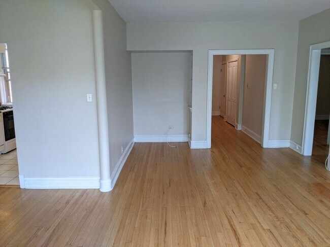 Foto del edificio - 828 Reba Pl