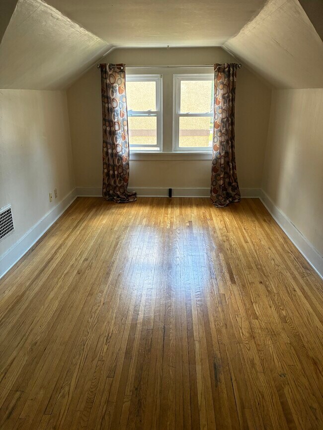 Livingrm - 1504 N 2nd St