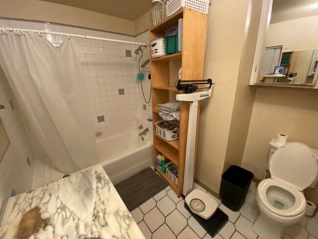 Bath - 906 Crestwood Ter