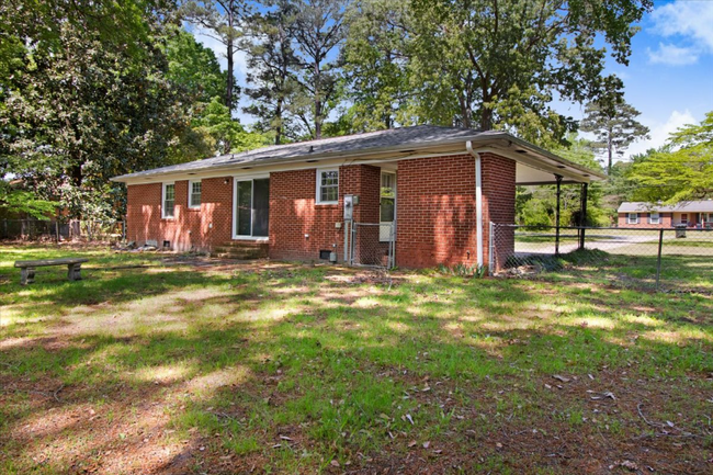 Building Photo - 1506 Boyette Dr