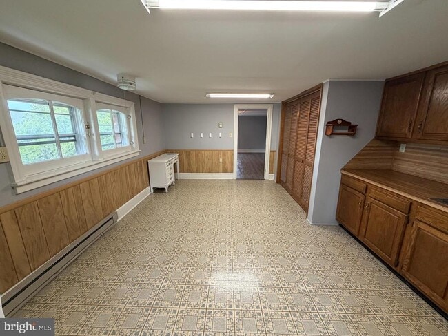 Building Photo - 300 S Cedar Ln