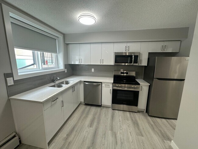 Photo du bâtiment - 9938-88 88 Ave NW