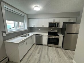 Building Photo - 9938-88 88 Ave NW