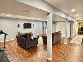 Building Photo - 2512 Hollingbourne Dr
