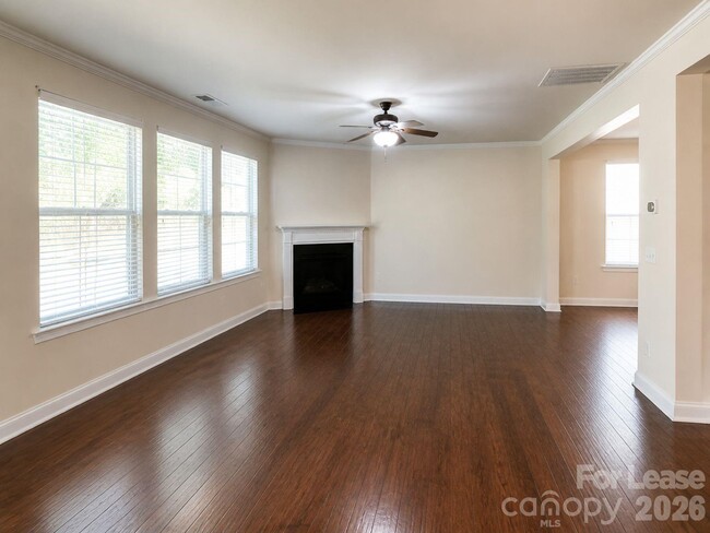 Building Photo - 137 Glade Vly Ave