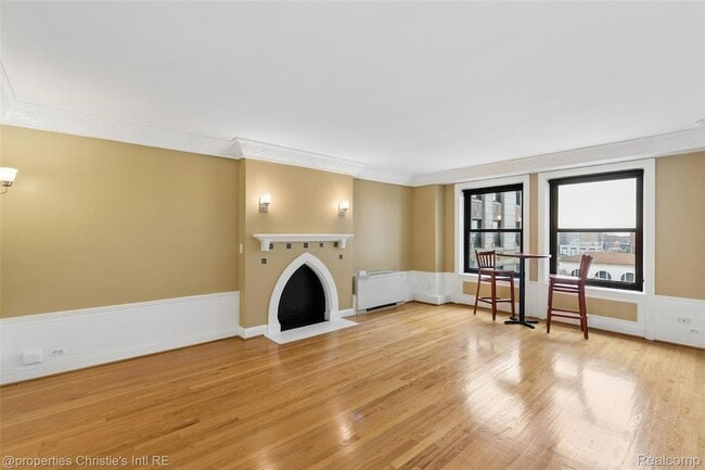 Building Photo - 15 E Kirby St