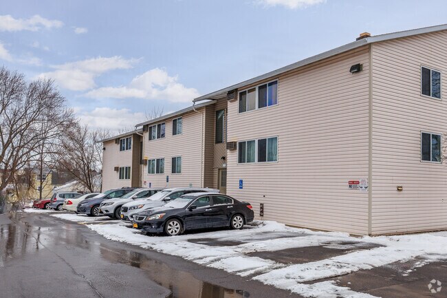 Foto del edificio - Brook Manor Apartment Homes