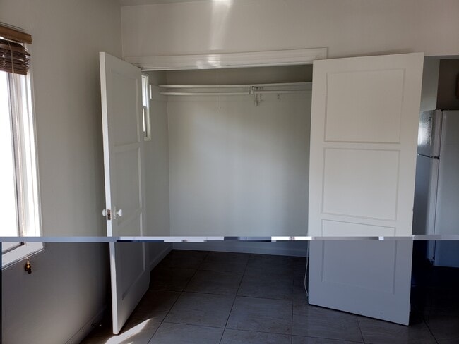 Building Photo - 817 N Wilton Pl