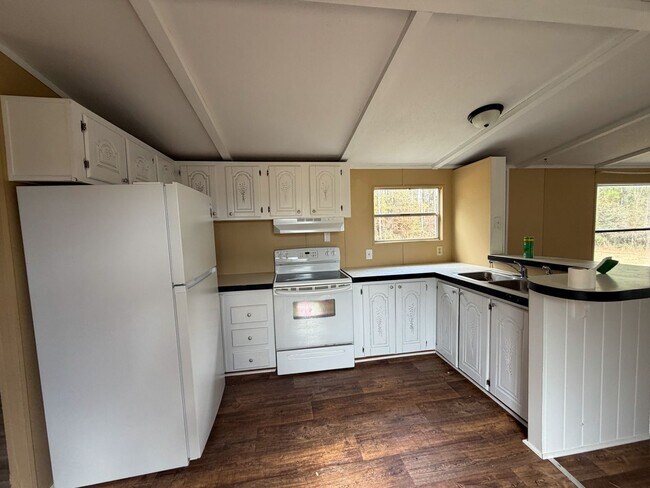 Building Photo - 770 US-90