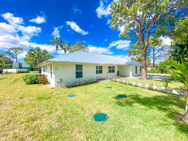 Building Photo - 4567 Gulfstream Rd