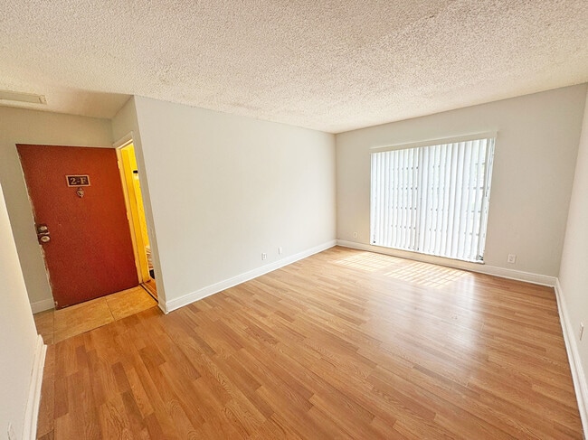 Foto del edificio - 4543 Treehouse Ln