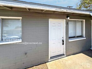 Building Photo - 3121 W Almeria Rd