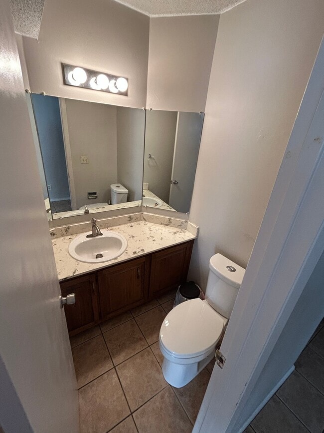 Building Photo - 2119 Quail Creek Dr