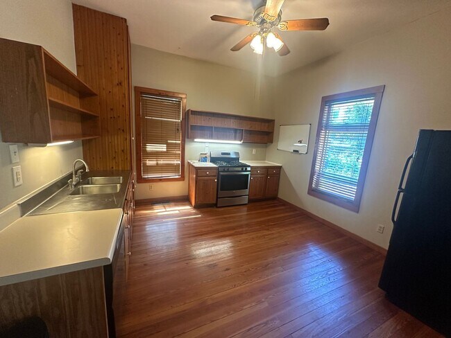 Foto del edificio - Three Bedroom Charmer