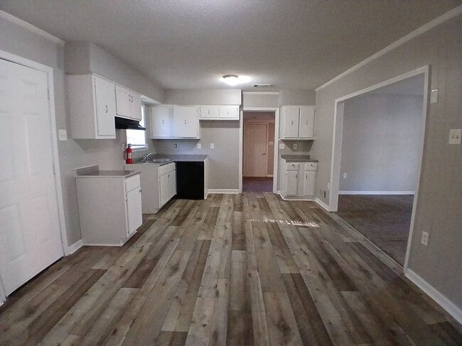 Building Photo - Move In Ready 3 Bedroom 1 Bath | Frayser