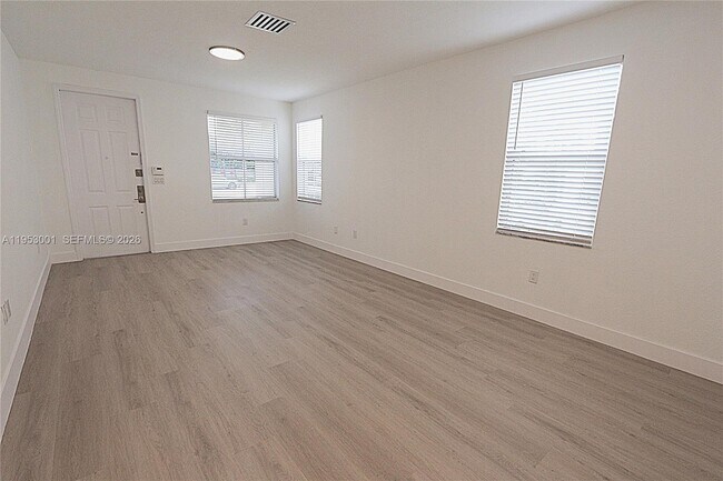 Building Photo - 14928 SW 40th St