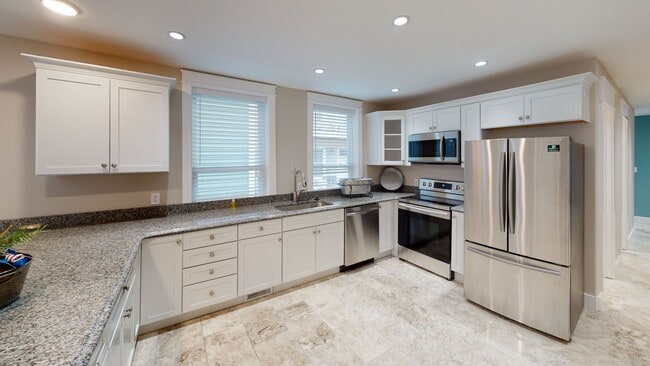 Building Photo - 4BR/3BA Cottage Near UTK | Student Friendl...