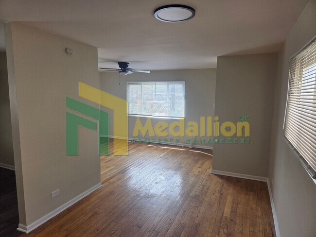 Foto del edificio - Updated 4-Bedroom Home with Finished Basement and Fenced Yard