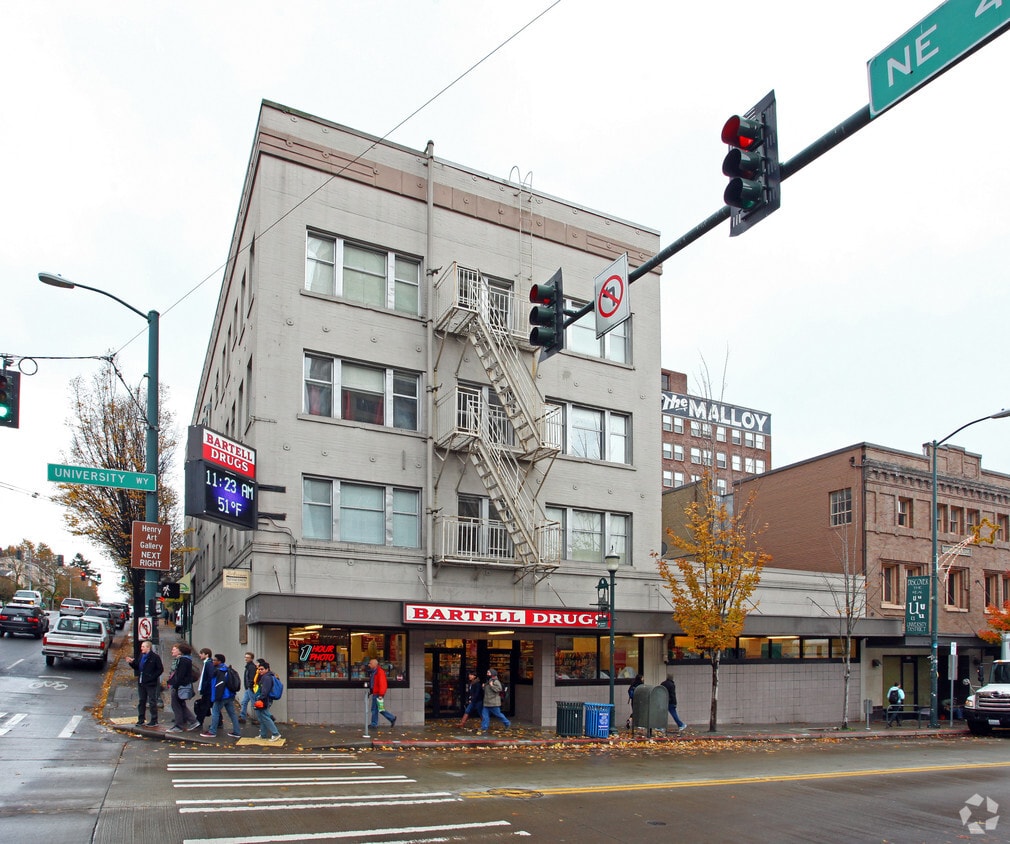 Primary Photo - Avenue Building: Centrally located in University District!