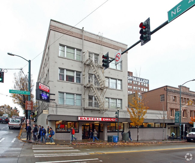 Building Photo - Avenue Building: Centrally located in University District!