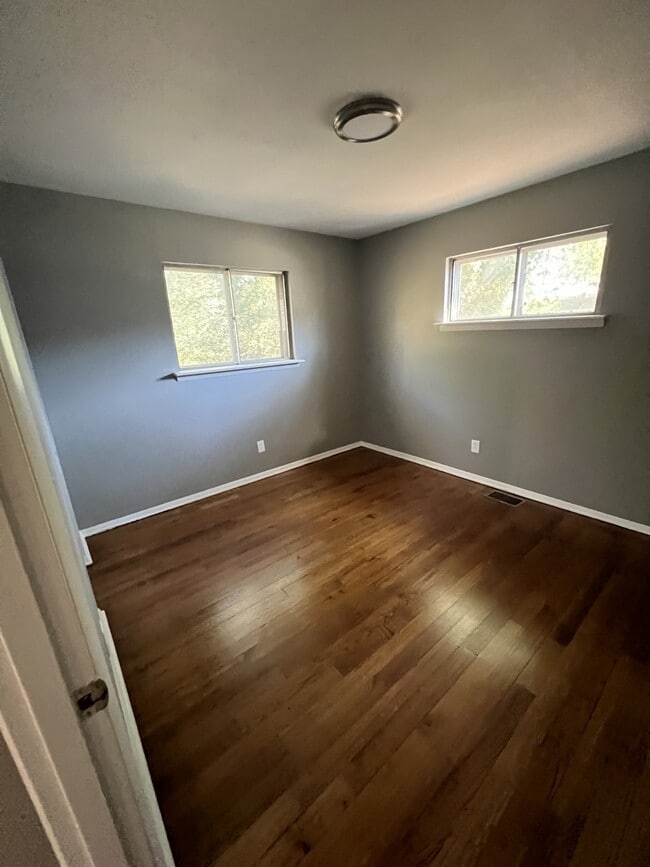 Building Photo - 105 Arlington Terrace