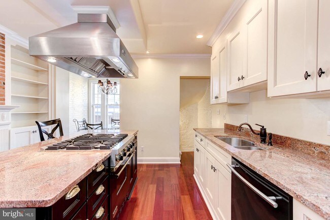 Building Photo - 236 Albemarle St