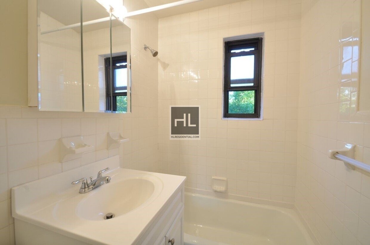 Foto del edificio - No Fee One Bedroom in Bayside NY