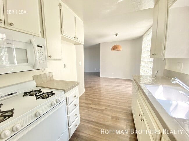 Building Photo - 5107 Inglewood Blvd