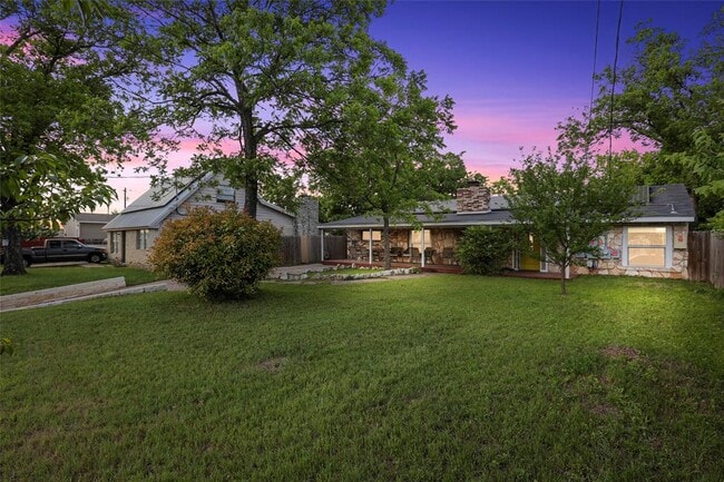 Building Photo - 602 W Grady Dr