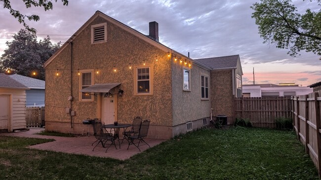 Building Photo - 305 Pierce Ave
